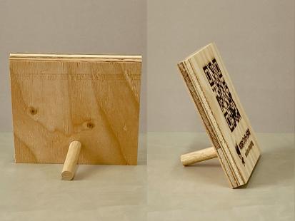木製QRコードスタンド【針葉樹合板】